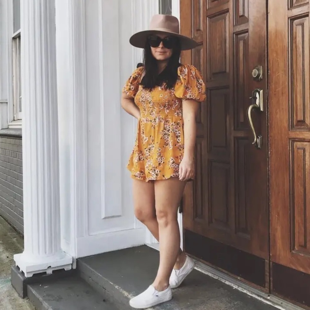 Flynn Skye Justine Square Neckline Mustard Springs Floral Crepe Romper Size M